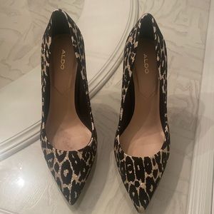 Also Shoes size: 8.5 black & gold